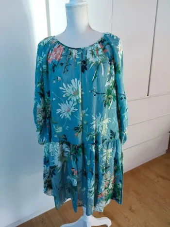 Magnifique robe volantée motifs fleuris