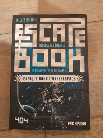 Livre escape book panique dans l'hyperespace