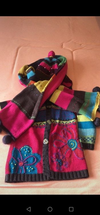 Ensemble gilet bonnet echarpe