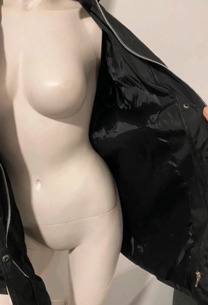 Jolie veste à capuche noire comme neuve taille 38 plus d’étiquette - photo numéro 5
