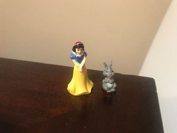 Figurine princesse mini blanche neige et son lapin disney