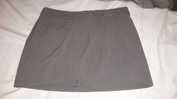 Magnifique jupe porte feuille taupe