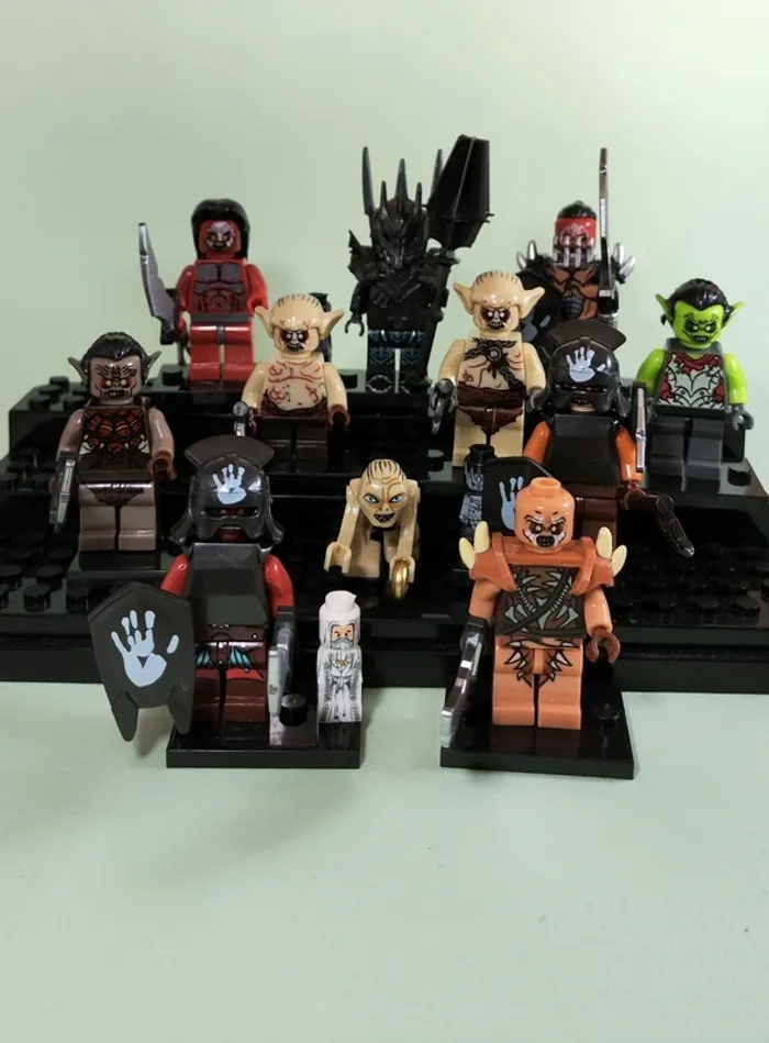Le seigneur des anneaux - l'armée des orcs - lot de 10 mini figurines au format Lego
