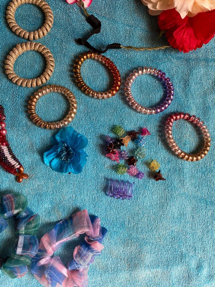 Gros lot d’accessoires pour cheveux TBE - photo numéro 4