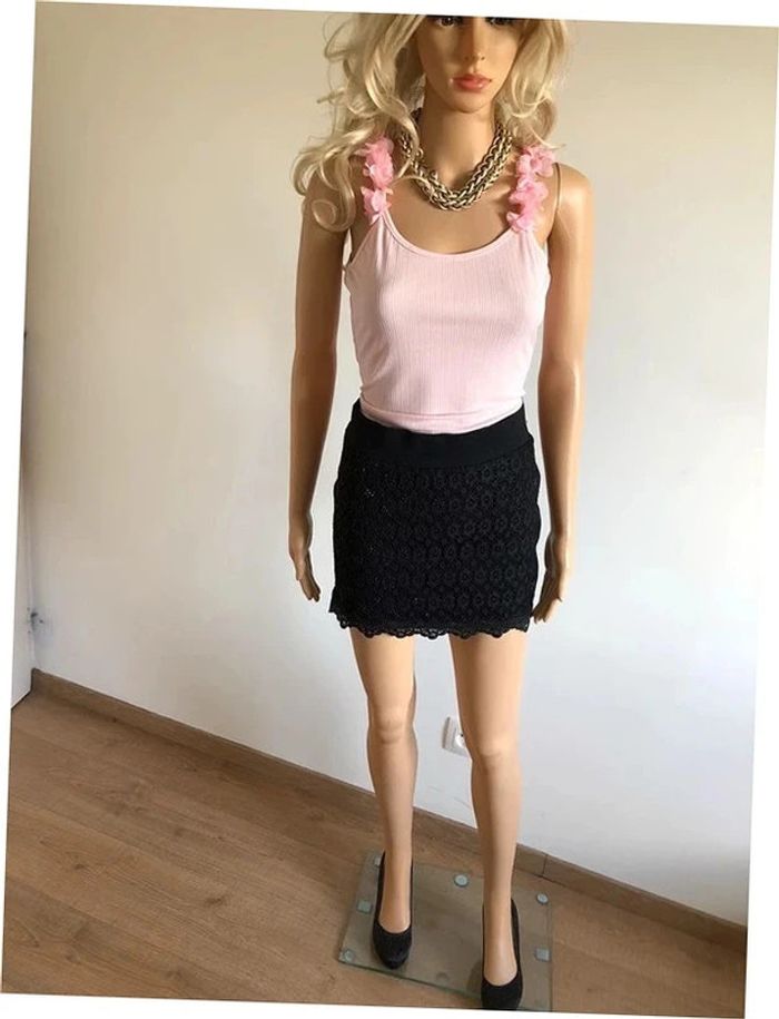 Jupe courte noire avec dentelle Elegante taille L jamais portée (taille petit) - photo numéro 3