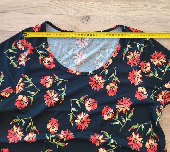 T-shirt blouse fleurie manches courtes noir et rouge orangé
Blancheporte
Taille 38 - photo numéro 8