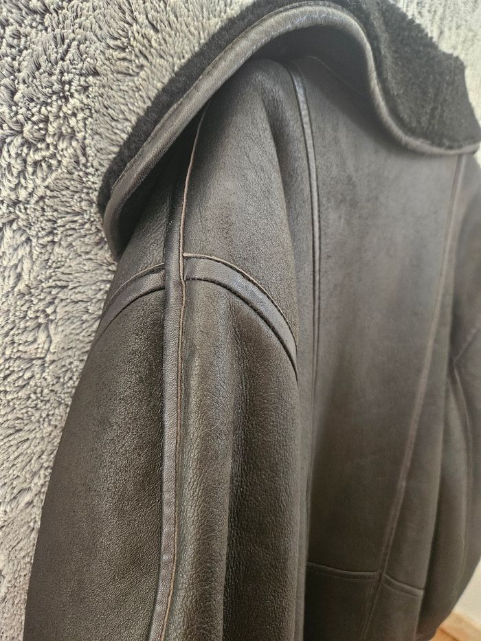 Manteau noir en cuir avec fausse fourrure de chez Aron's Cuir - photo numéro 10