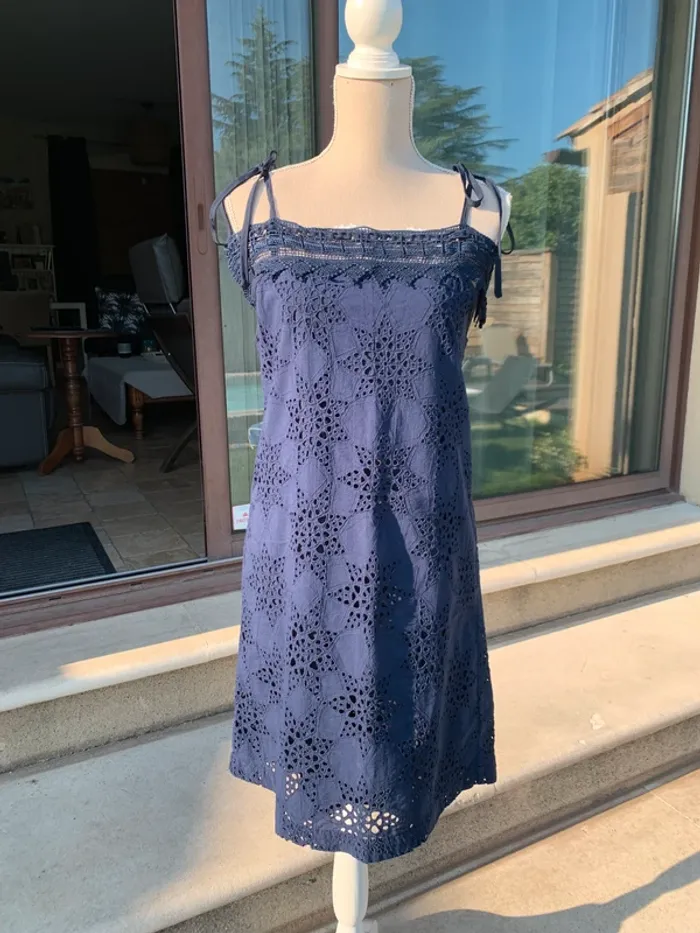 Robe en dentelle anglaise bleue marine Les Petites taille S - photo numéro 2