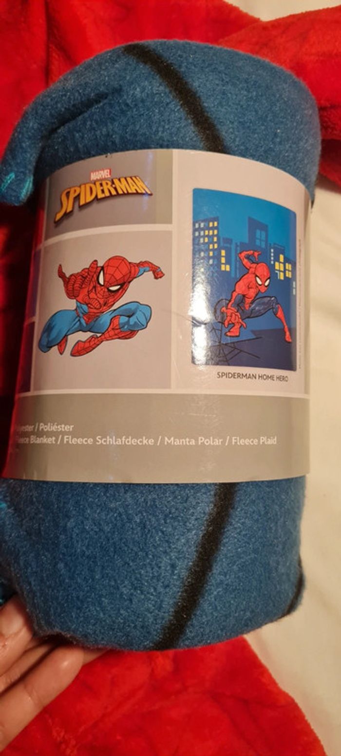 Spiderman plaid + peignoir/robe de chambre NEUFS - photo numéro 3