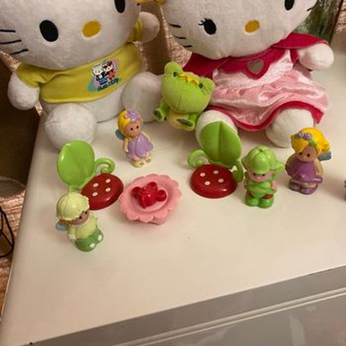 Maison des fait en forme de fleur et 3 peluches - photo numéro 2