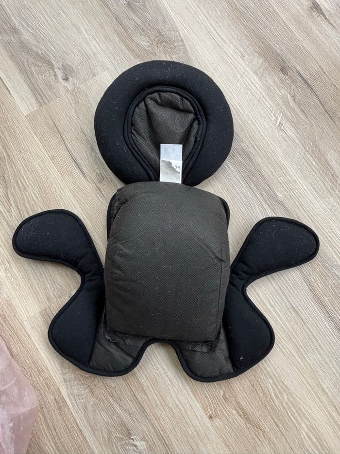 Réducteur siège auto bébé - photo numéro 2