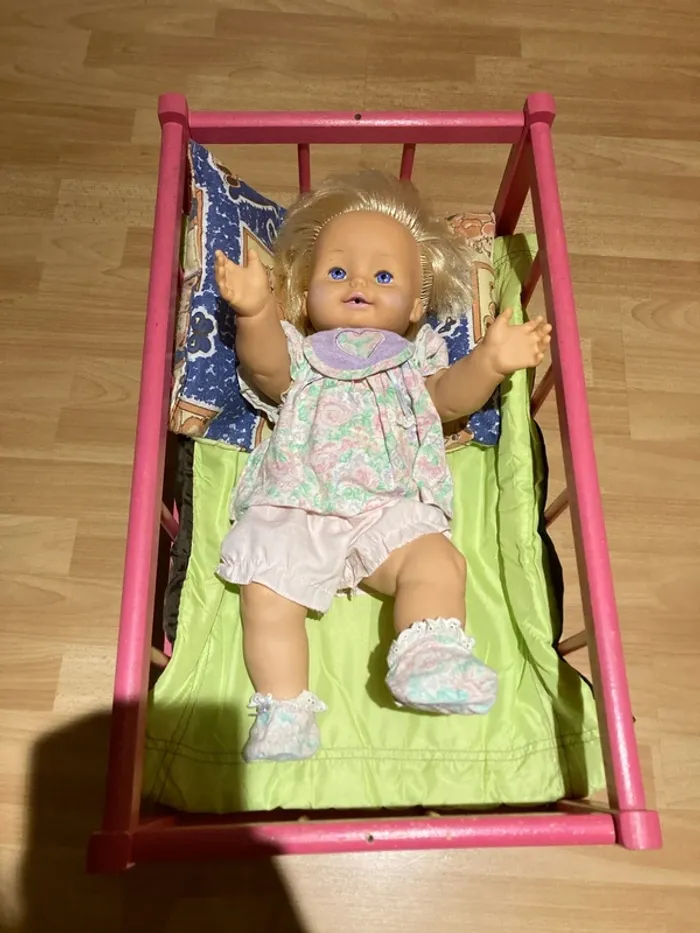 Bebe dans son lit - photo numéro 2