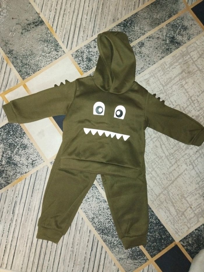 Ensemble neuf 4 ans