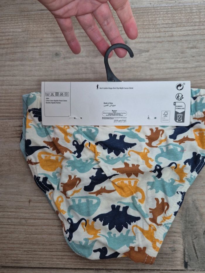 Lot de 3 slips coton 10 ans neufs - photo numéro 3