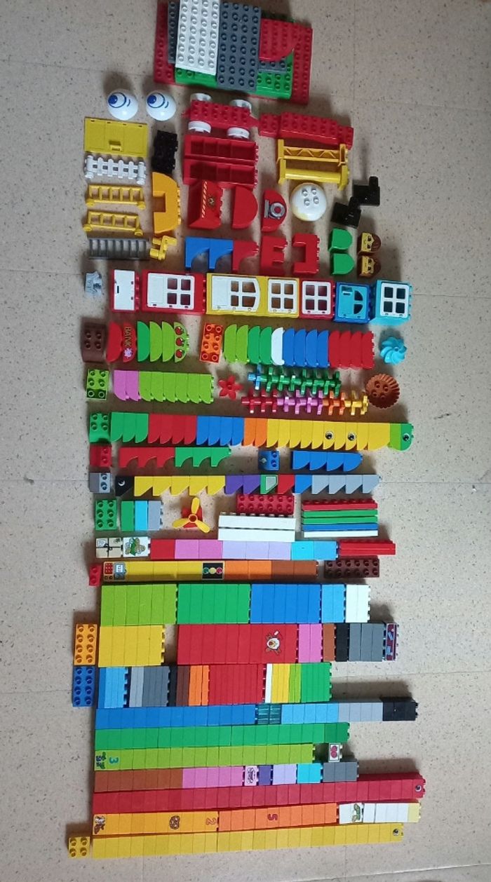 Jeu de construction  lot 435 Lego Duplo multicolores et plaques