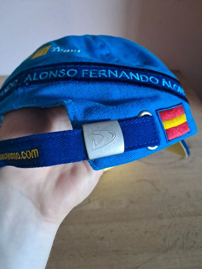 Casquette Fernando Alonso chez Renault F1 Team numéro 8 - photo numéro 5