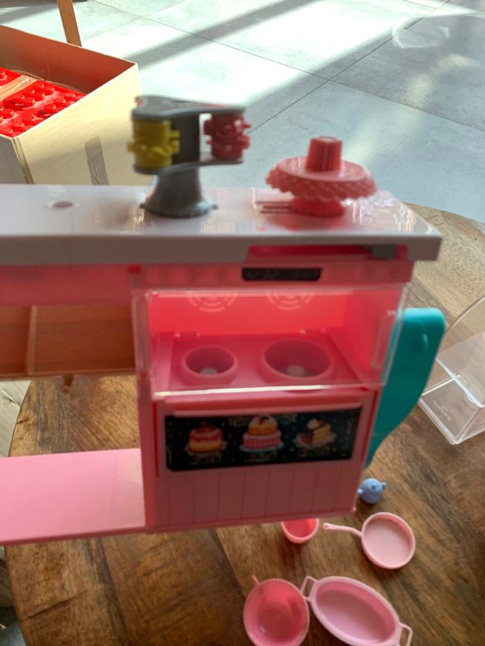 Lot jouet barbie magasin pâtisserie et chariot avec accessoires vitrine gâteau licorne - photo numéro 8
