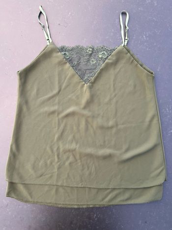 Débardeur kaki à voile double et dentelle