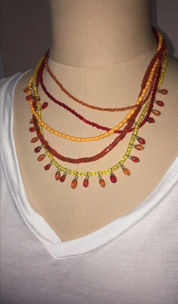 Collier superposés avec perles neuf