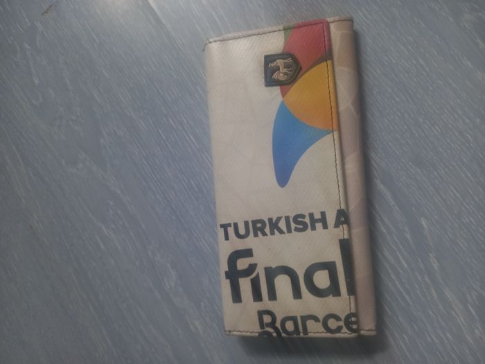 Porte feuille en toile de parachute recyclé