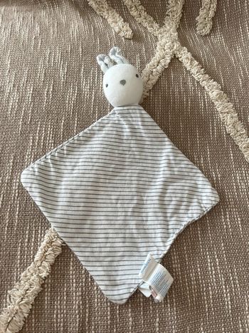 Peluche doudou plat 30cm obaibi lapin blanc gris rayé parfait état