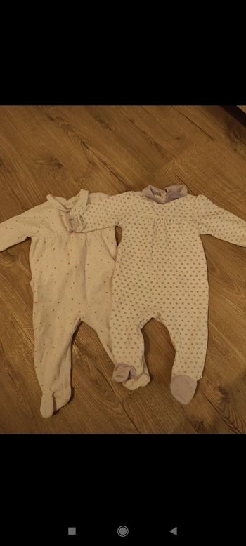 Lot 2 pyjamas en velours taille 6 mois