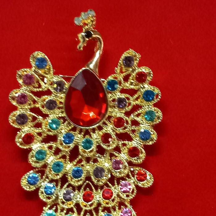 Broche paon en métal doré et strass - photo numéro 2