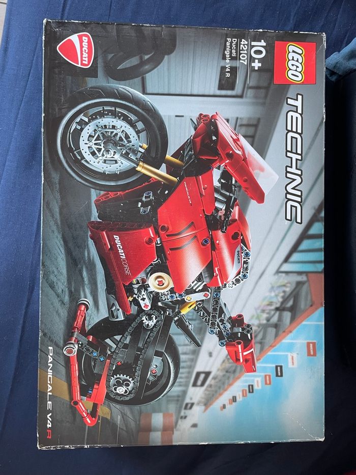 LEGO Technic Ducati Panigale V4 R (réf. 42107).