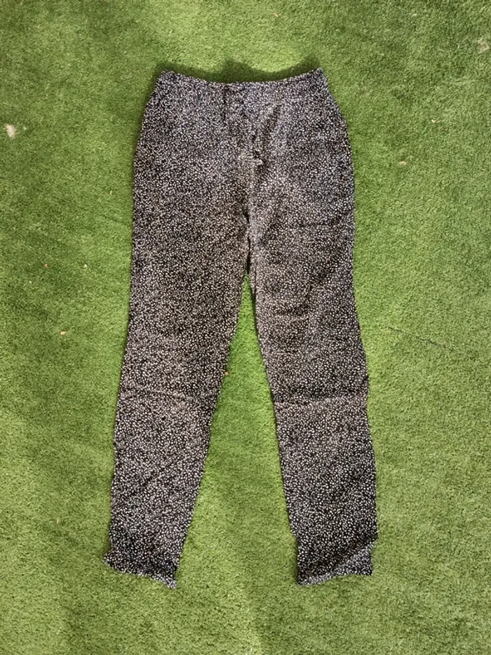 Pantalon fluide droit avec lien noir et blanc Kiabi taille 36