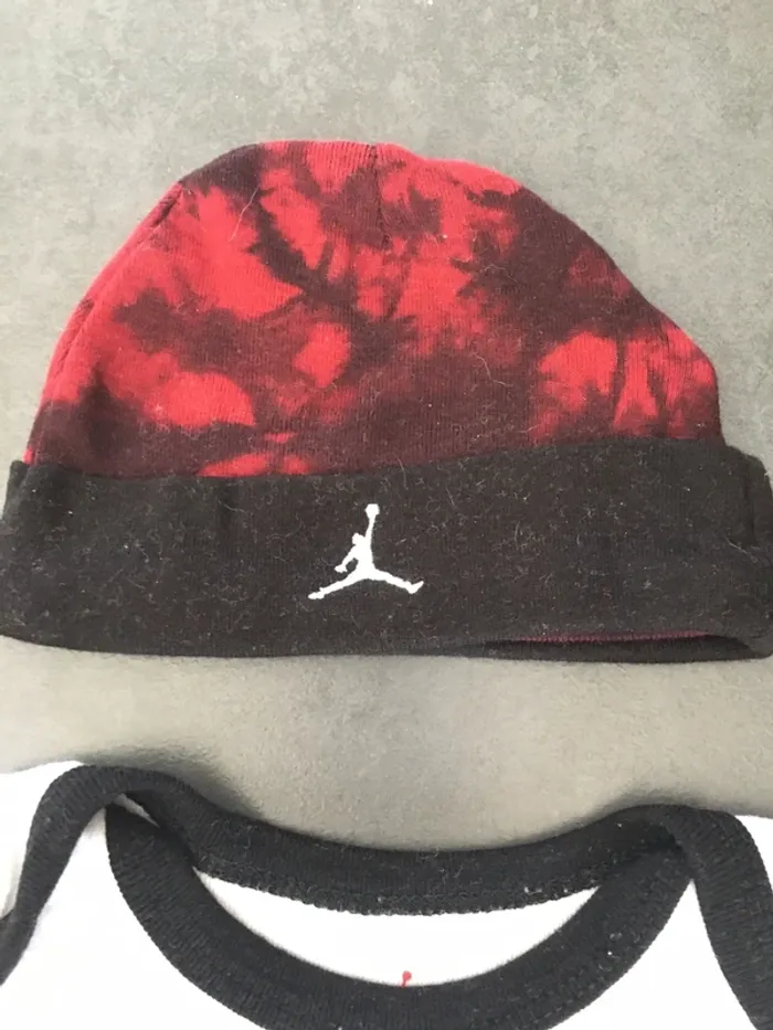 Coffret Jordan body + bonnet + chaussettes 0-6 mois - photo numéro 5