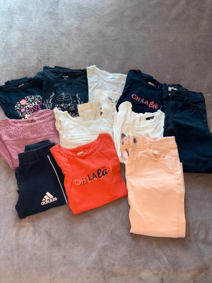 Lot de 11 vêtements fille taille 5 ans en très bon état
