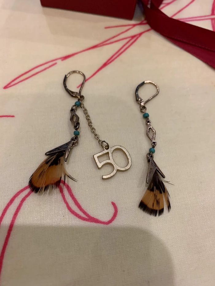 Paire de boucles d’oreilles spéciale 50 ans . - photo numéro 3