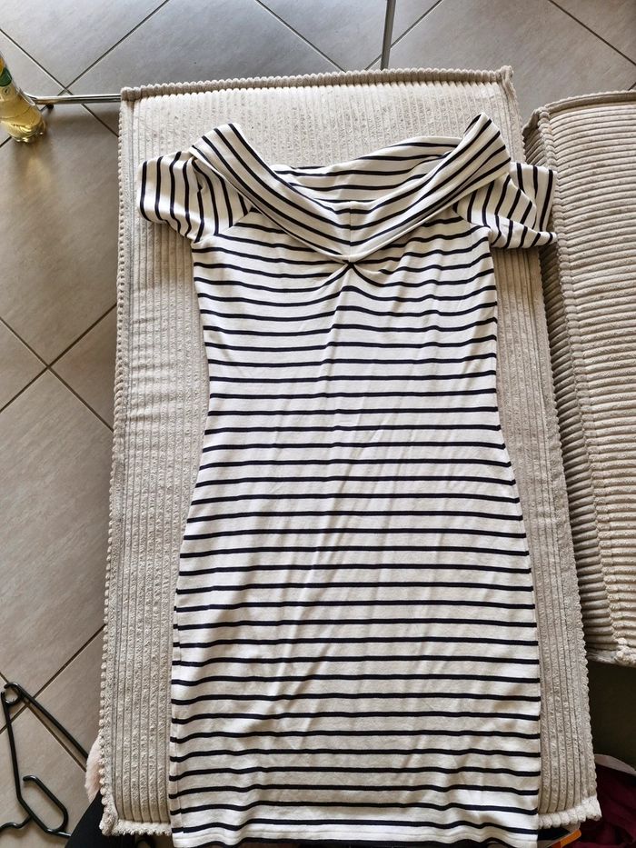 Robe marinière épaules dénudées - photo numéro 2