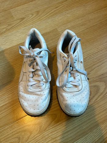 Petites baskets basses noires et blanches Cali • Puma •  Taille 39