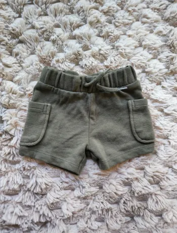 Short kaki C&A