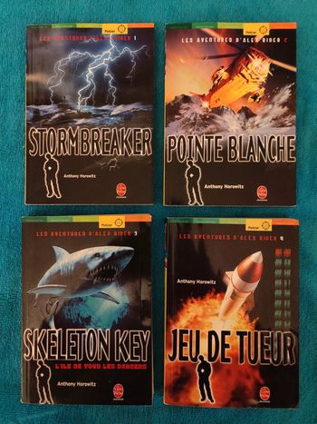 Lot de 4 livres Les aventures d'Alex Rider