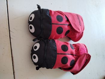 Moufle coccinelle bébé