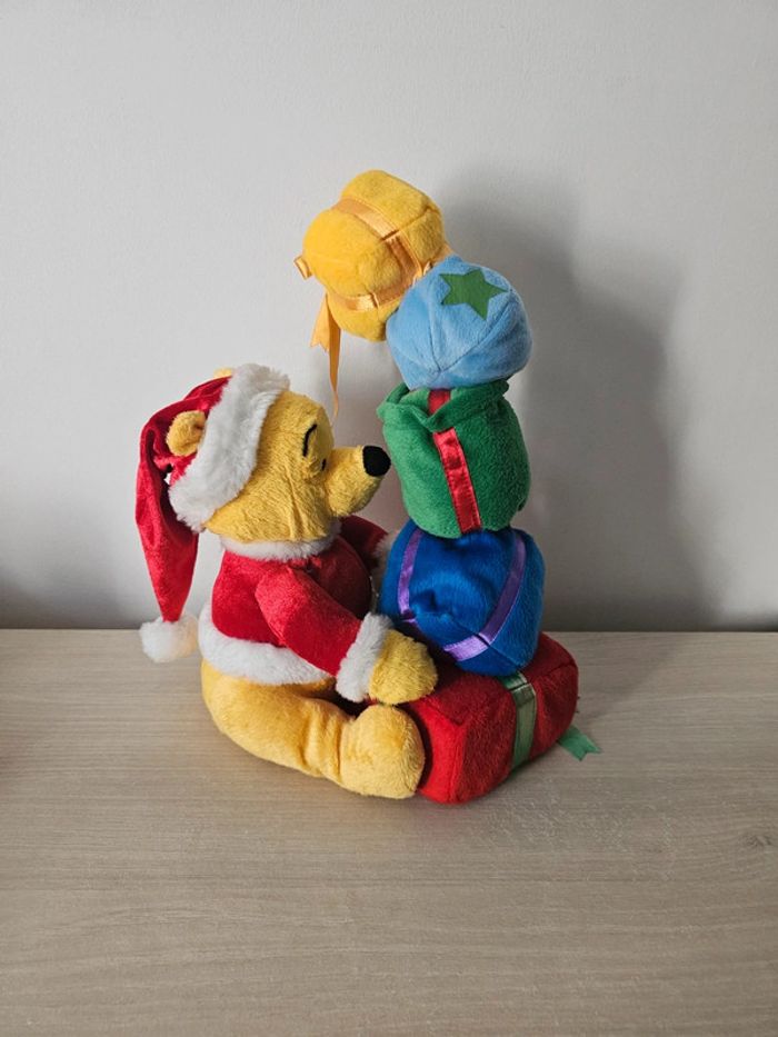 Peluche musicale Winnie L'Ourson Père Noël - Disneyland Paris - photo numéro 4
