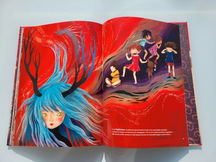 Magnifique livre Mystérieuses Princesses avec des touches métallisées - photo numéro 12