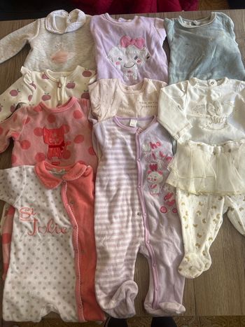 Lots pyjamas bébé fille taille 6 mois