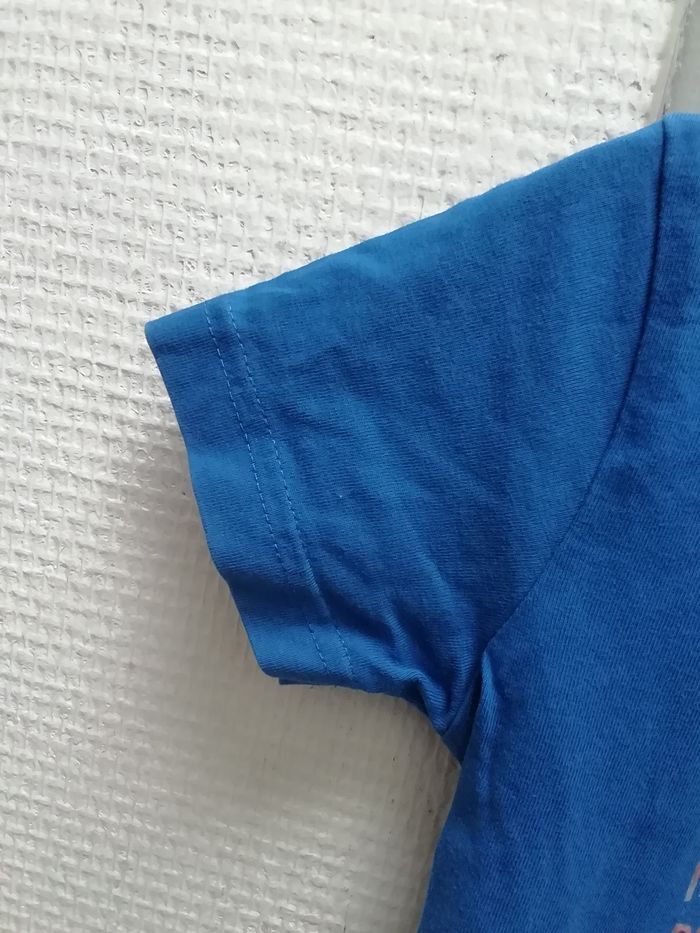 Vends t-shirt garçon été bleu marine avec motif sur le devant - photo numéro 3