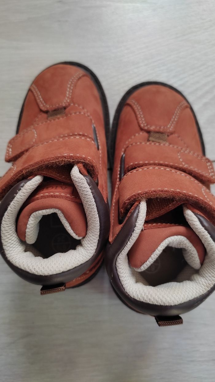 Chaussures de randonnée Aigle cuir neuves taille 24 - photo numéro 4