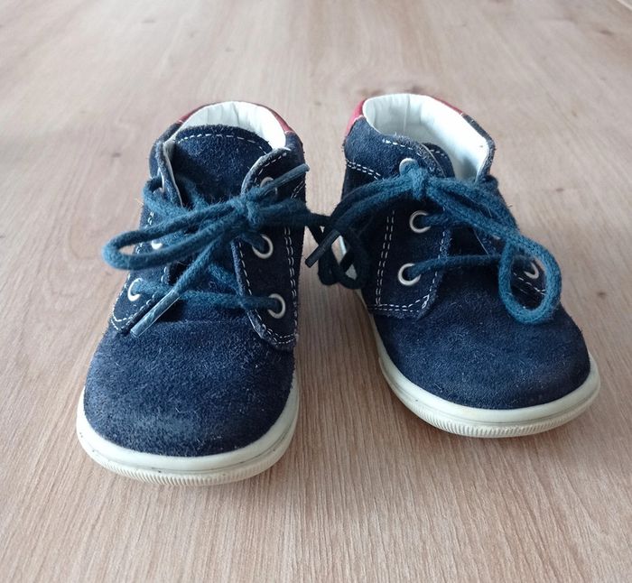 Chaussures taille 19 - photo numéro 2