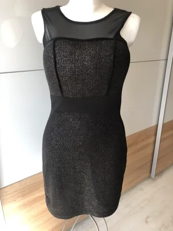 Très jolie robe chic noir pailletée mim taille M 38