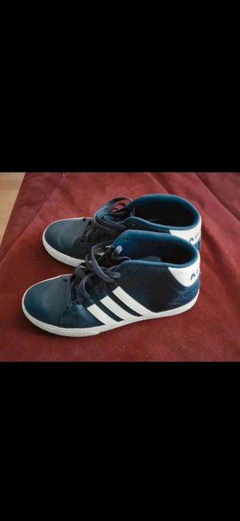 Très jolies baskets montantes Adidas taille 40,5.
