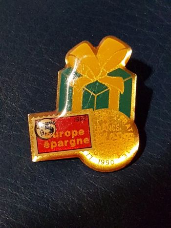 Pin's colis epargne