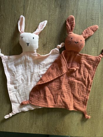 Doudou lapin gaze de coton rose beige taupe et terracotta neuf