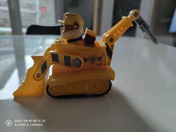 Véhicule et figurine