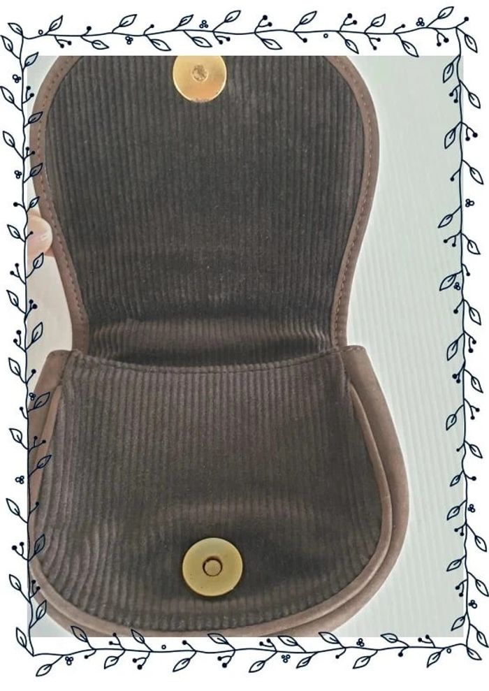 Petite bourse de ceinture escada sport, marron, très bon état 13x10cm - photo numéro 3