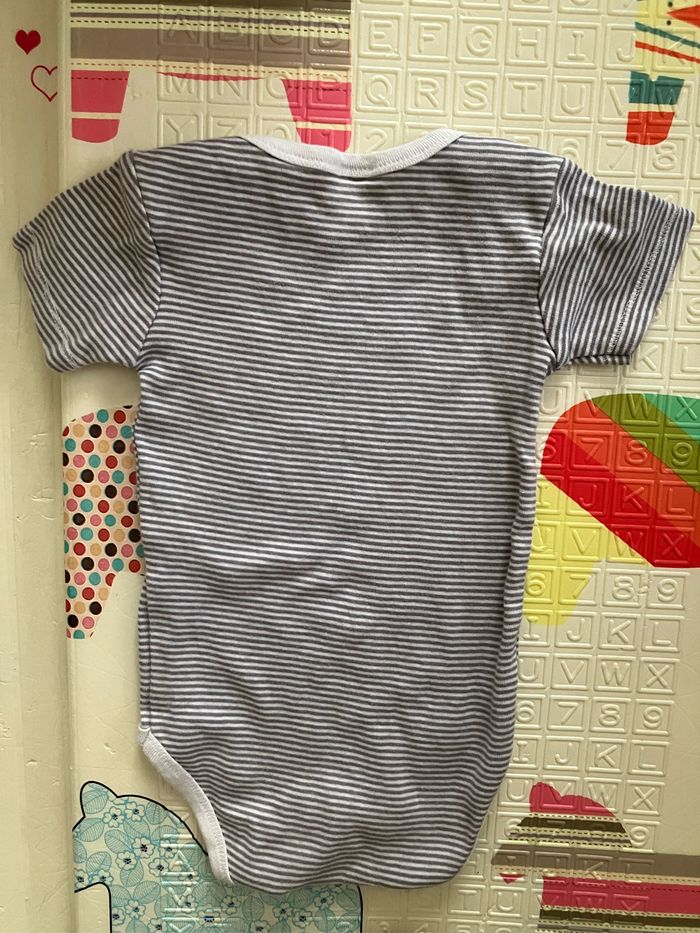 Vend body neuf manches courtes taille 9 mois - photo numéro 2